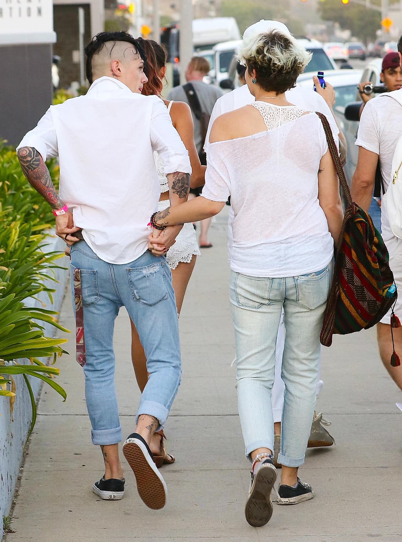 Finalmente, se levantó los jeans.