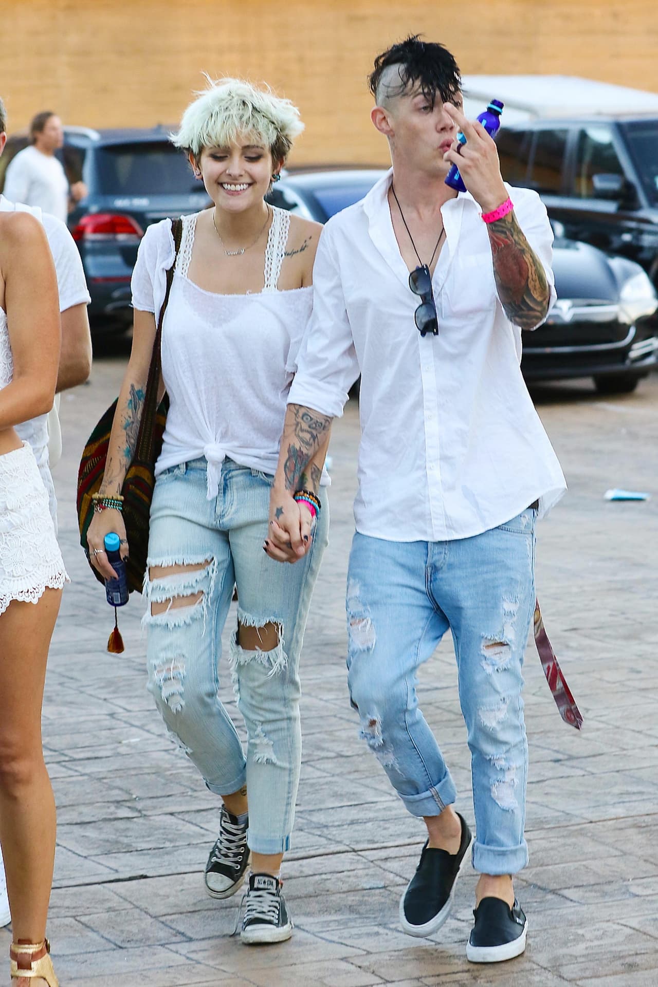 ¿Qué tal la cabeza rapada del chico?