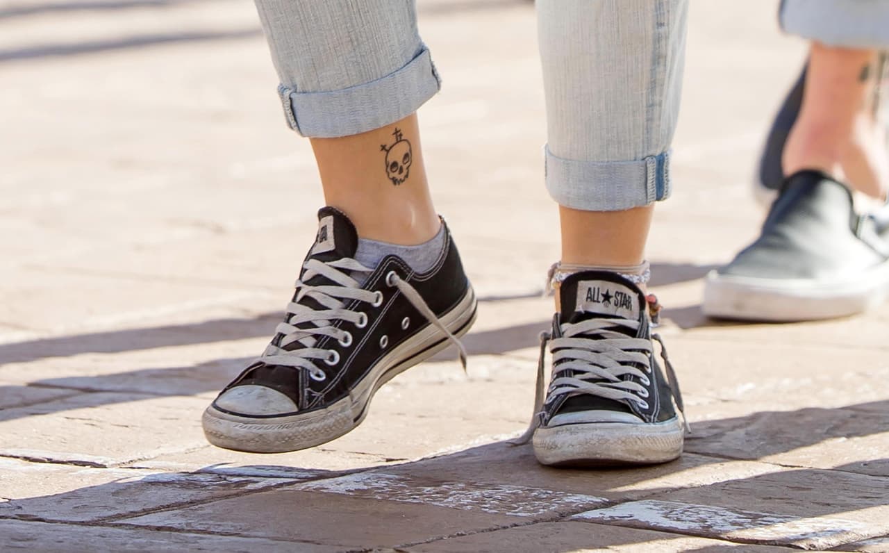 Su calavera en el tobillo derecho.