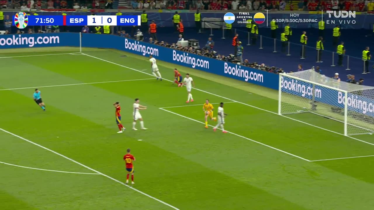 ¡GOL!  anota para Inglaterra. Cole Palmer