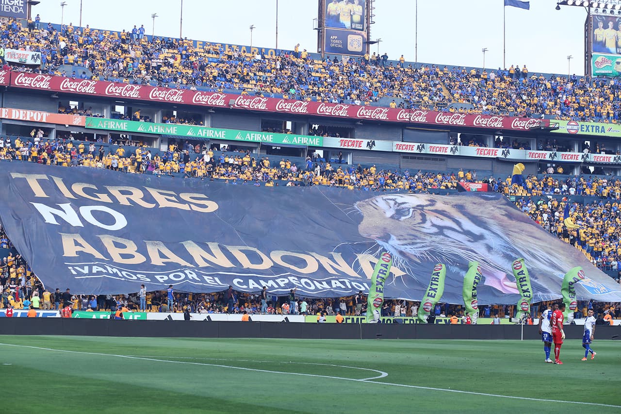Una de las aficiones más fieles del país, la de Tigres, presentó esta manta en apoyo a su equipo.