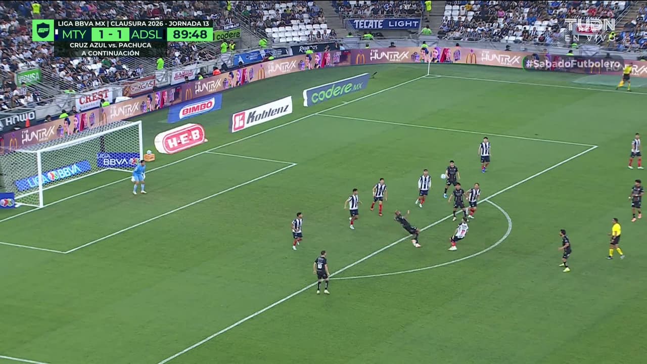 ¡TIRO ATAJADO! disparo por Leonardo Flores.