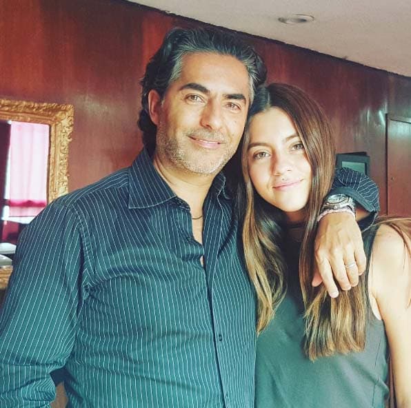 Roberta reciéntemente cumplió 18 años.