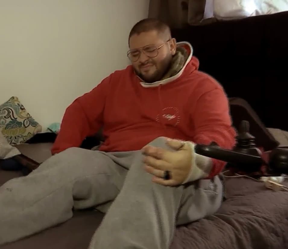 A pesar de las súplicas y explicaciones de Mejía, el colombiano fue obligado a regresar a su país. Por si fuera poco, la confianza plena que puso en un abogado para que le ayudara a resolver su situación, 
<b>terminó en una estafa cuando aquel servidor dejó de contestarle las llamadas. </b>
<br>