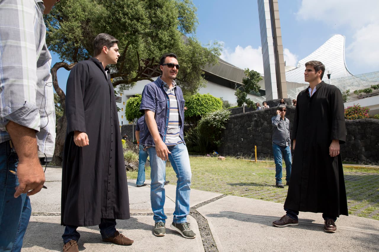 Se necesito un doble para que Daniel Arenas no resultara herido en las escenas de fuego.