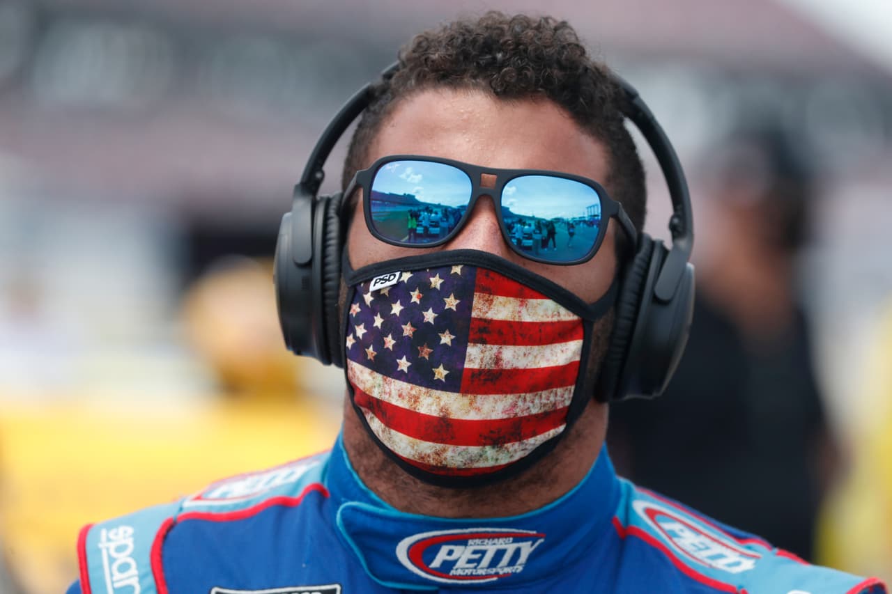 FBI descarta cargos por horca hallada en garaje de Bubba Wallace