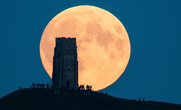 Además de superluna –perigeo lunar- este eclipse también coincide con el final del ciclo de Capricornio para comenzar Acuario y además el inicio del “mes del tigre” en el horóscopo chino, pero ¡eso no es todo!