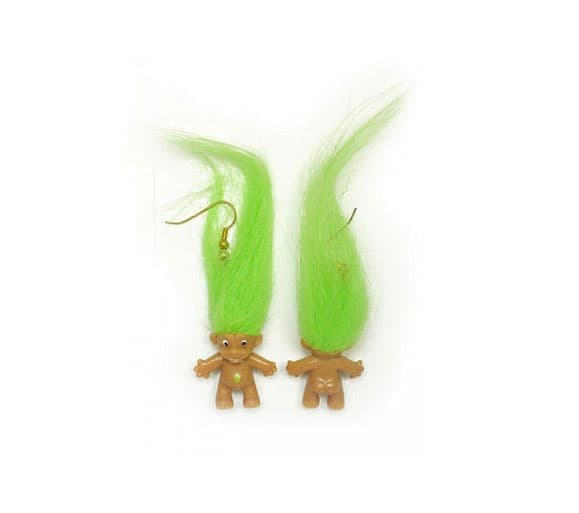 Los muñecos trolls fueron la sensación a mediados de la época, su cabello de color y su expresiva cara los hacían muy atractivos entre la juventud. Las adolescentes compraban los aretes de todos los colores.