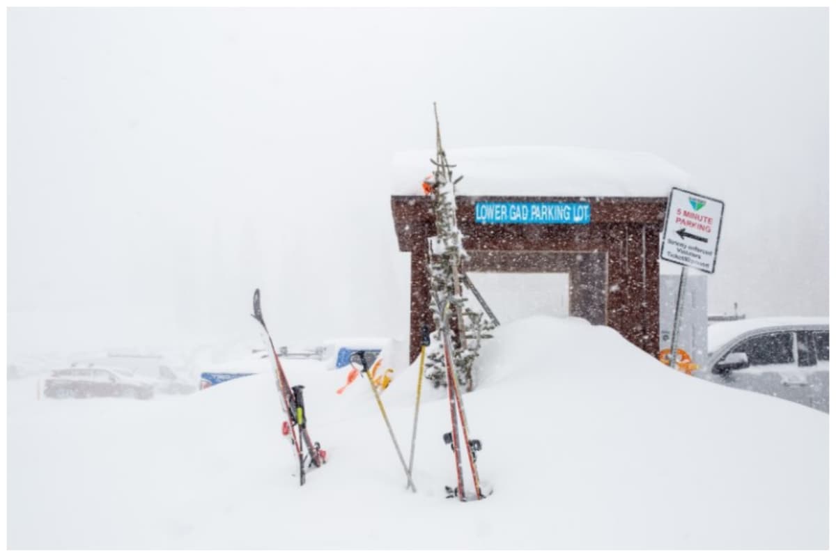 Seguirá nevando, soplando y habrá poca visibilidad. Además, se pronostica que las montañas recibirán hasta 12 pulgadas.