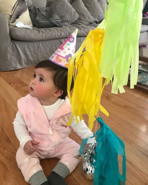 El pasado 11 de enero Lúa cumplió su primer año de vida y lo celebró al lado de sus padres. Sus enormes ojos contagian de ternura a cualquiera.