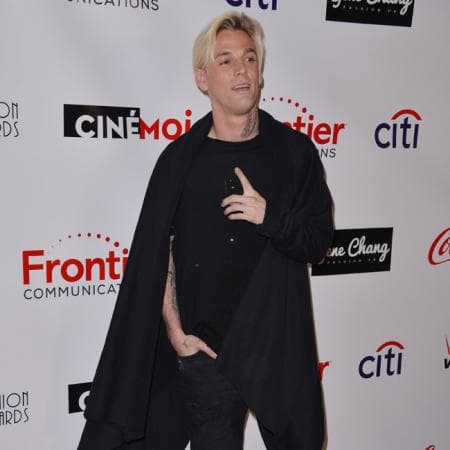 Ante la polémica declaración, que también fue retomada por otros medios como 
<b><a href="https://www.etonline.com/aaron-carter-claims-michael-jackson-did-one-inappropriate-thing-125595">E! News</a></b>
<a href="https://www.etonline.com/aaron-carter-claims-michael-jackson-did-one-inappropriate-thing-125595"> </a>y 
<b><a href="https://www.etonline.com/aaron-carter-claims-michael-jackson-did-one-inappropriate-thing-125595">Entertainment Tonight<i> </i></a></b>, Carter se ha pronunciado en su cuenta de Twitter.