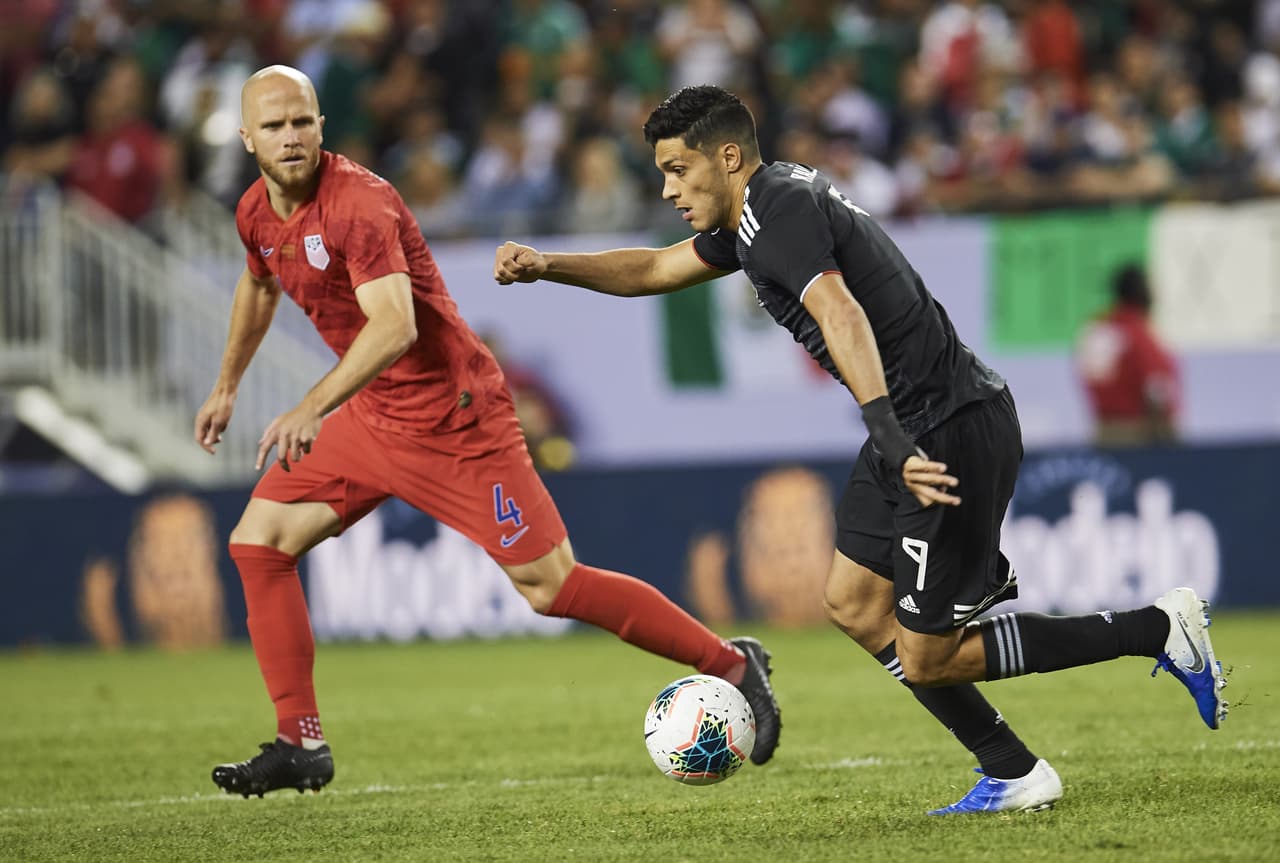 Y a los 73 minutos, tras una jugada que tejió Pizaro por la banda derecha, el balón llegó a los pies de Jiménez, quien de manera creativa cedió con una especie de tazonazo a Jonathan Dos Santos.