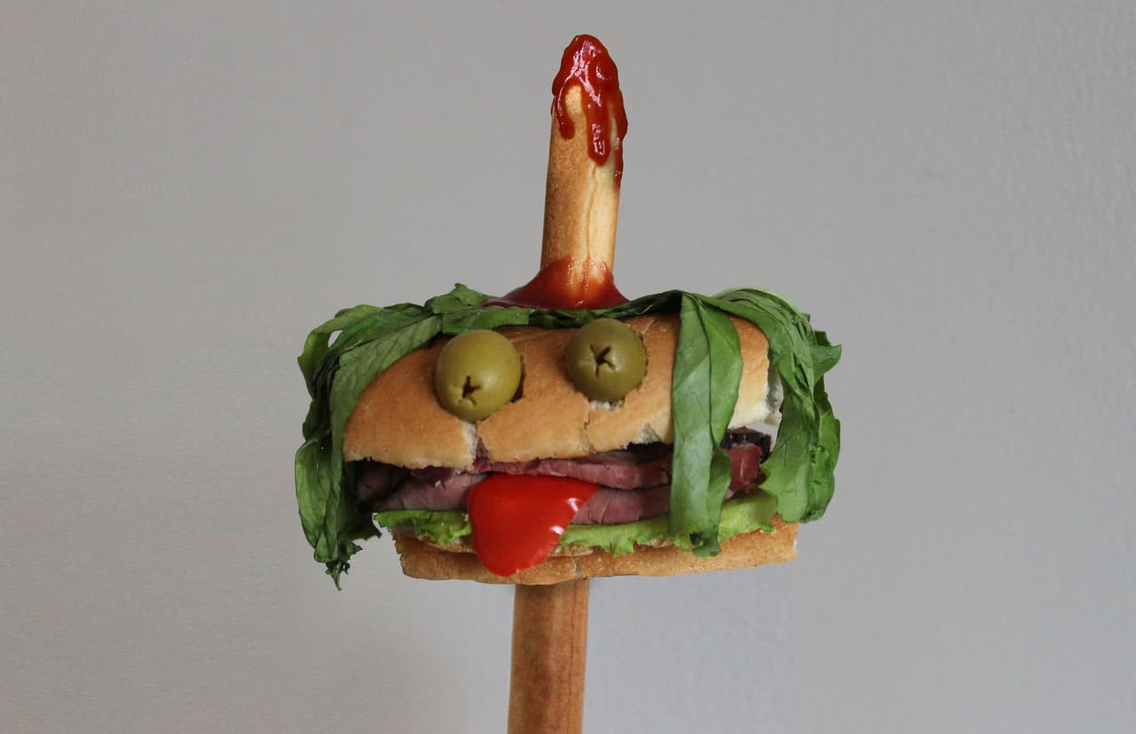 Un artista crea esculturas riquísimas con comida.