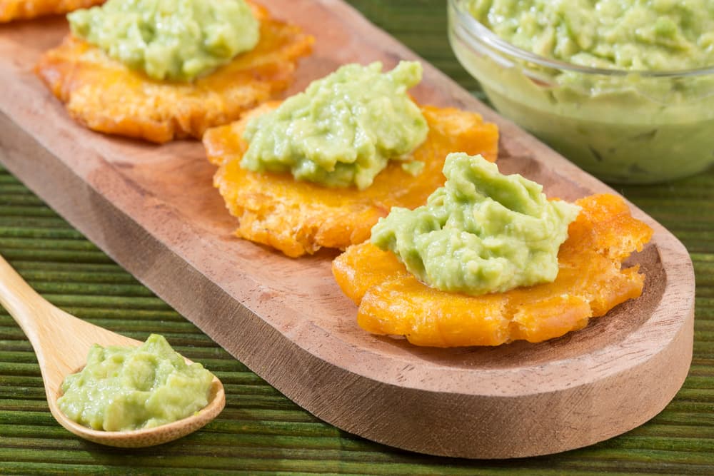 Debe abundar el buen pan de trigo, los cacahuates, las tortillas y arepas, los patacones y enchiladas.