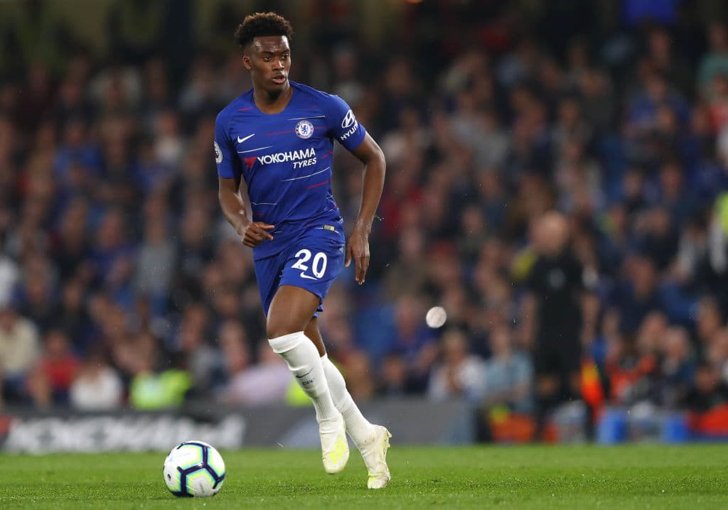 Callum Hudson-Odoi, Chelsea. El atacante inglés ha firmado nuevo contrato por cinco años con el club. Aunque sigue en el proceso de recuperación de su lesión, se espera verlo en acción muy pronto.