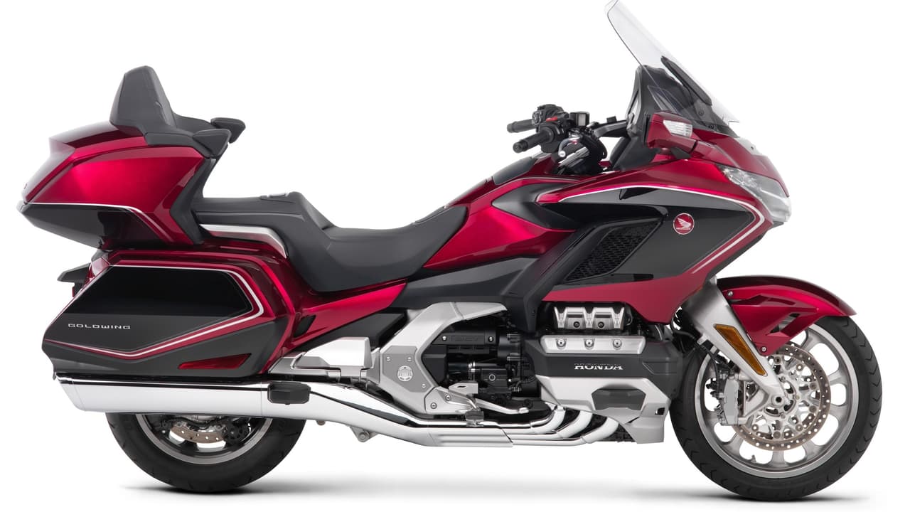 <b>Honda Goldwing</b>
<br>Se trata de la renovación de este producto, ahora con una mayor oferta en cuanto a tecnología: llave, acelerados y suspensiones eléctrónicas.