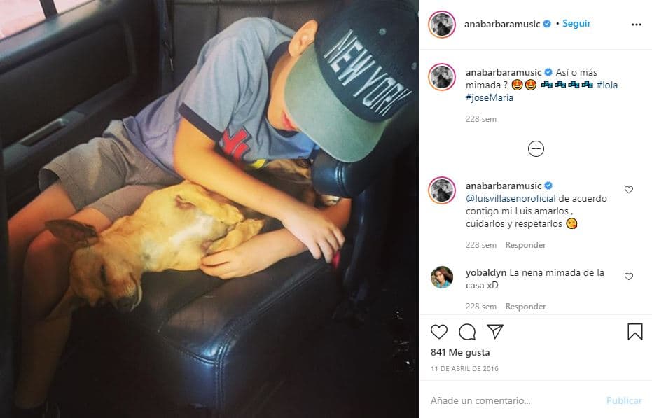 “¿Así o más mimada?”, escribió 
<b>Ana Bárbara</b> junto a la foto que publicó en Instagram de su perrita 
<b>Lola</b> extremadamente cómoda en uno de los asientos de su 
<b>camioneta</b>.