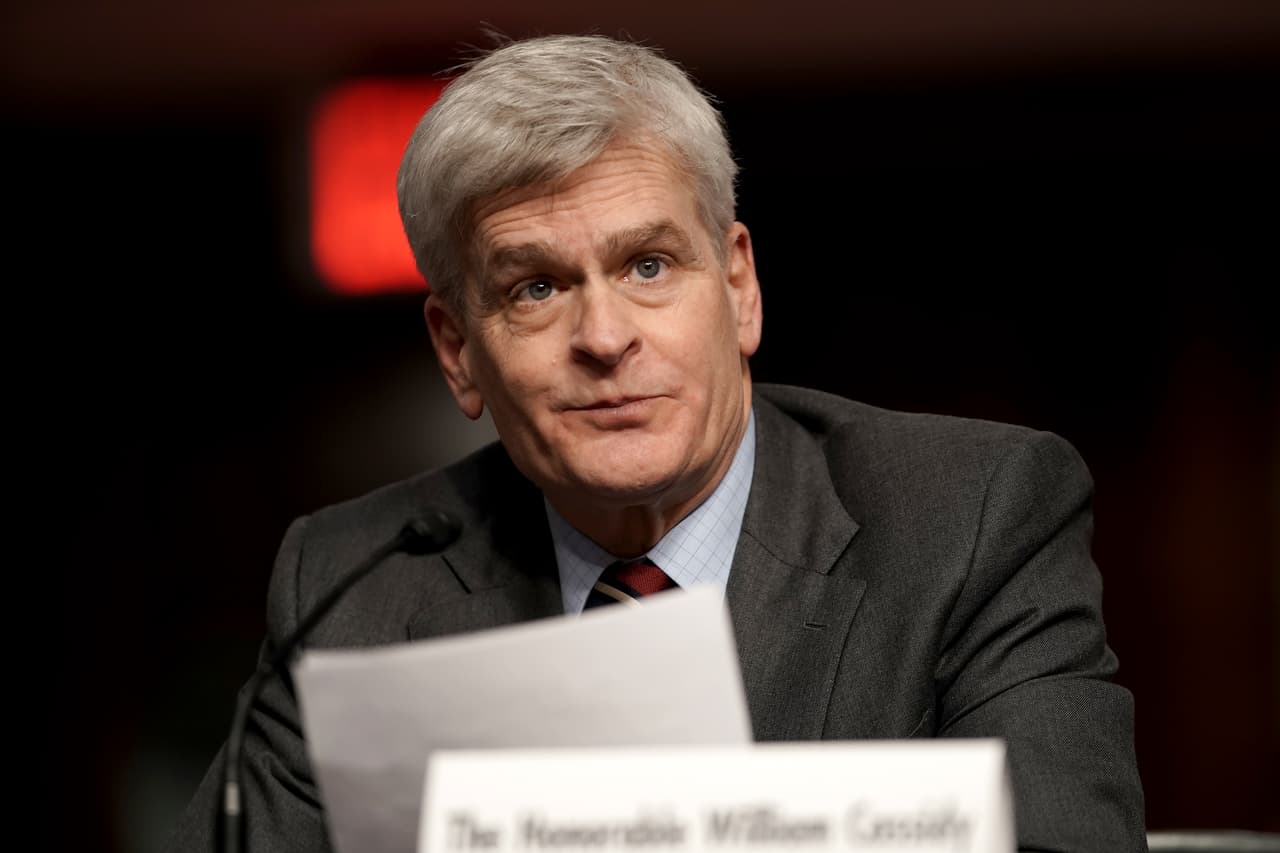 Bill Cassidy, Louisiana. Fue el único senador que cambió su voto sobre la constitucionalidad del juicio político del expresidente Trump Esta vez votó a favor.