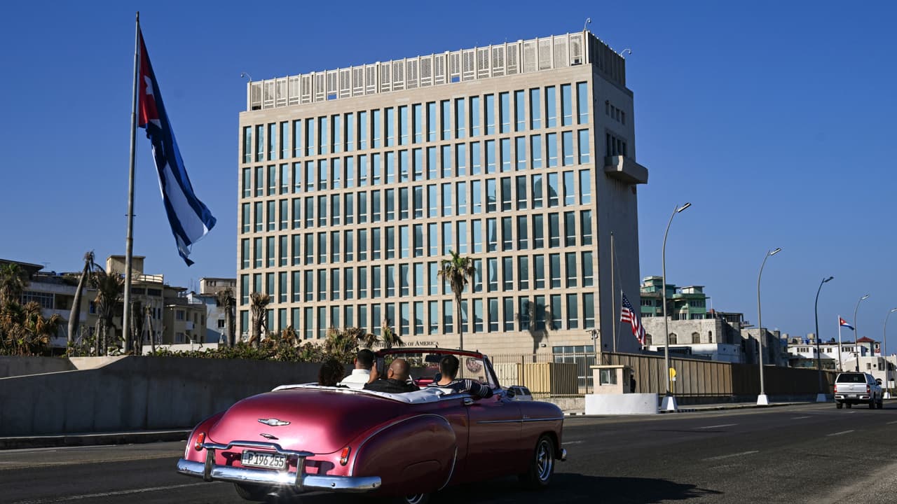 ¿Pueden los cubanos con doble nacionalidad optar por el permiso de viaje ESTA?