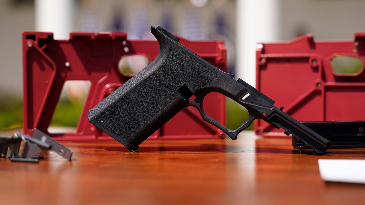 Nueva ley en Illinois prohíbe posesión y venta de “armas fantasma”