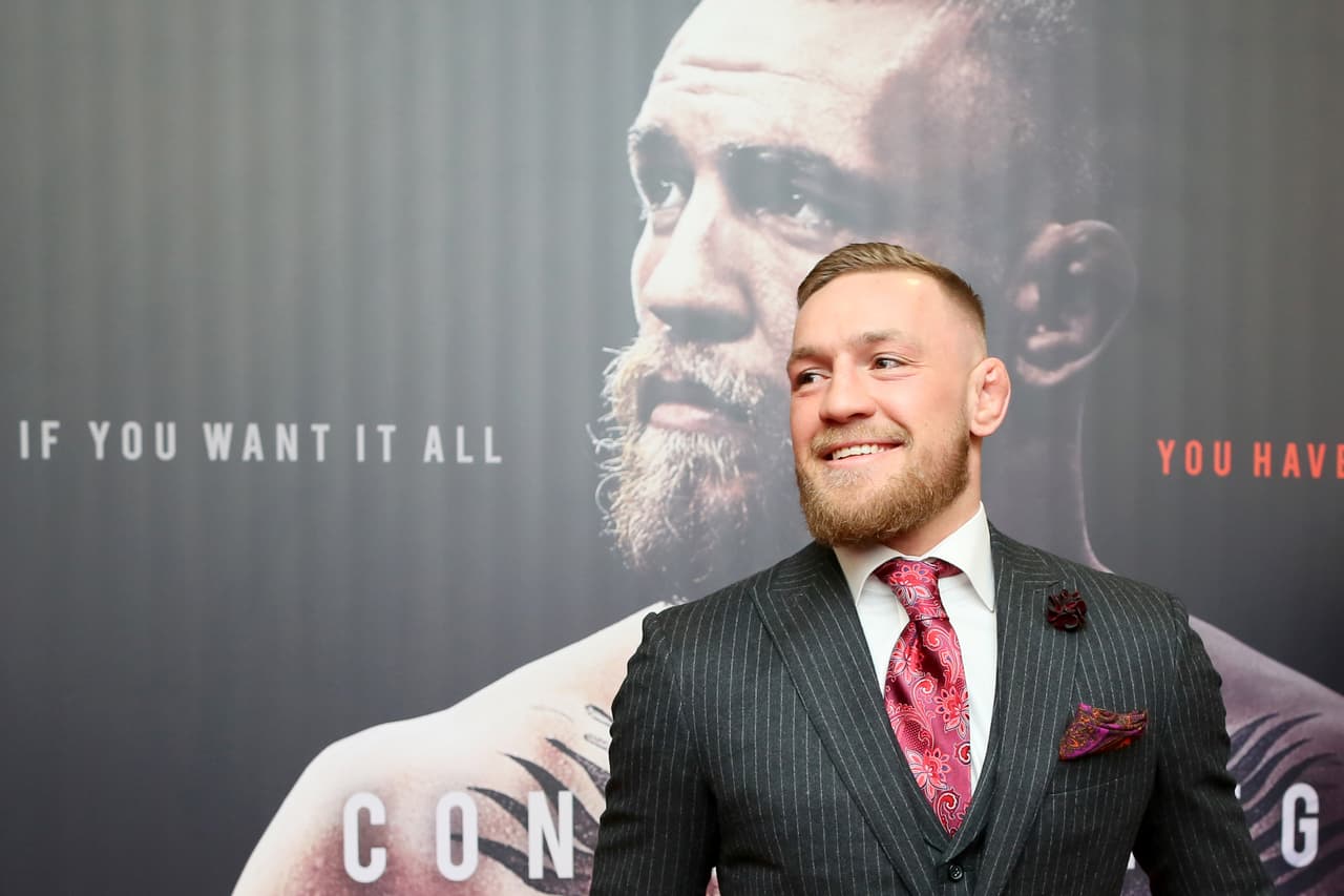 Conor McGregor se burla de Floyd Mayweather Jr. llamándolo "hijo".
