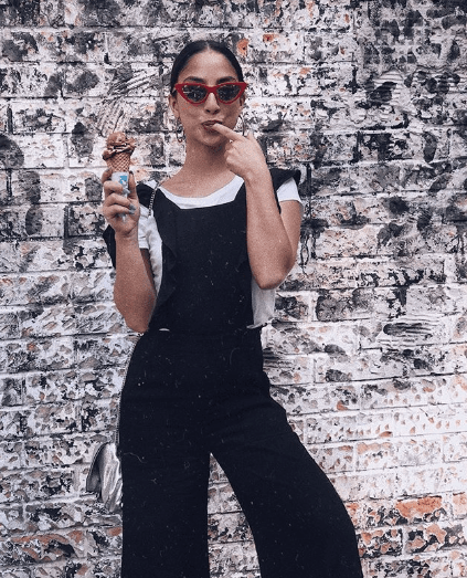 El color negro es un básico en su armario.