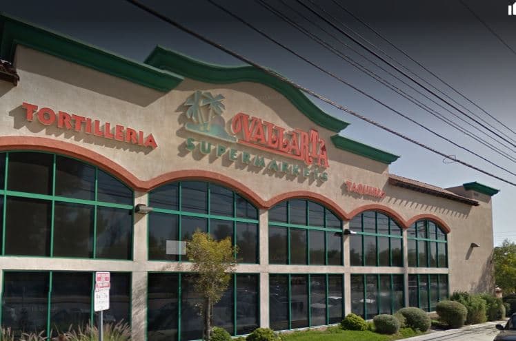 <b>Van Nuys:</b> La entrega de regalos será el sábado 14 de diciembre en la tienda ubicada en la calle 13051 Victory Blvd en Van Nuys desdel las 11am hasta la 1pm.