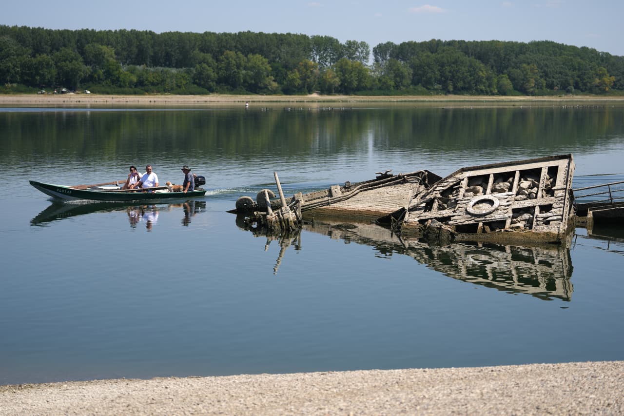 Los niveles de agua en el río Danubio, el segundo más largo de Europa, han bajado tanto debido a la sequía que están saliendo a la luz los cascos de docenas de buques de guerra alemanes de la Segunda Guerra Mundial.