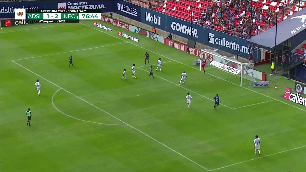 ¡TIRO ATAJADO! disparo por Abel Hernández.