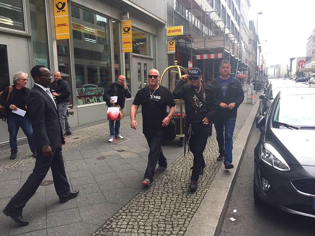 Pero lo cierto es que hasta que Johnny Depp no diga que algo le pasa o que sufre de alguna enfemedad, todo lo que se diga son puras especulaciones. Como ha demostrado en más de 30 años de carrera, el pelo crece y las libras vuelven. Solo resta esperar cuándo.