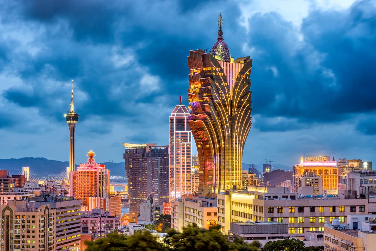 <b>Puesto 2. Macao. </b>Esta Región Administrativa Especial de China tiene un INB de 95,833 dólares. Se ha convertido en uno de los principales destinos para el turismo de juegos de azar en el mundo, lo que ha inyectado miles de millones de dólares a la economía de esta pequeña nación. La esperanza de vida en Macao es de 84 años, una de las más altas del mundo (5.5 años por encima de la estadounidense).