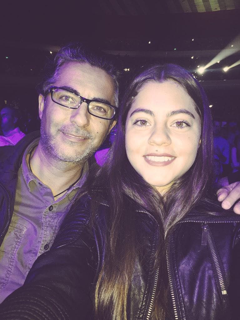 A Raúl le encanta consentir a sus princesa.