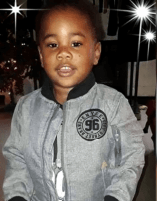 <h3 class="cms-H3-H3">Sharmar Hill Jr. </h3>
<br>
<br>Producto de un tiroteo ocurrido el pasado 1 de febrero de 2020 en un vecindario de Hillside Court en Richmond, Virginia, este niño de tres años 
<a href="https://www.fbi.gov/wanted/seeking-info/homicide-and-carjackings" target="_blank">fue asesinado por una bala perdida</a> 
<b>mientras jugaba en el jardín de su casa con su hermana. </b>
<br>
<br>La agencia dice que autoridades locales 
<b>también continúan investigando el caso. </b>
<br>
<br>El FBI está ofreciendo 
<b>una recompensa de hasta 10,000 dólares</b> por información que conduzca a la identificación, arresto y condena de las personas responsables del homicidio de Sharmar Hill, Jr.
<br>