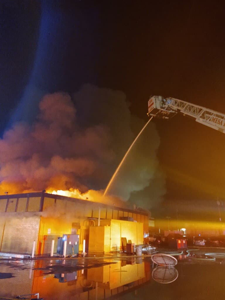 Se informa que el restaurante estaba desocupado al momento del incendio. 
<br>