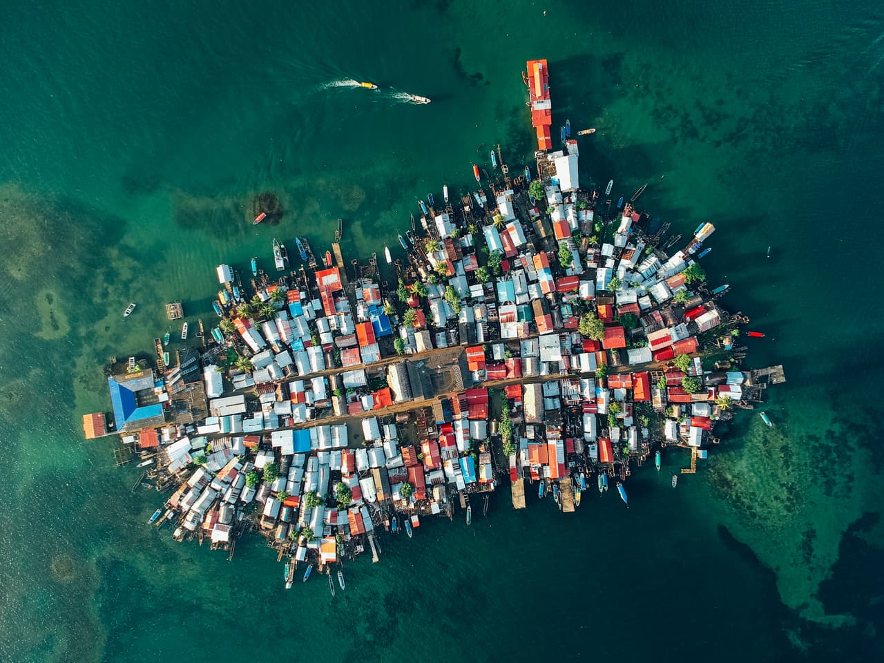 Una imagen de dron de Gardi Sugdub, hogar de 1.500 personas en la comunidad autónoma e indígena de Guna Yala. El gobierno de Panamá planea reubicar a las familias debido al cambio climático.