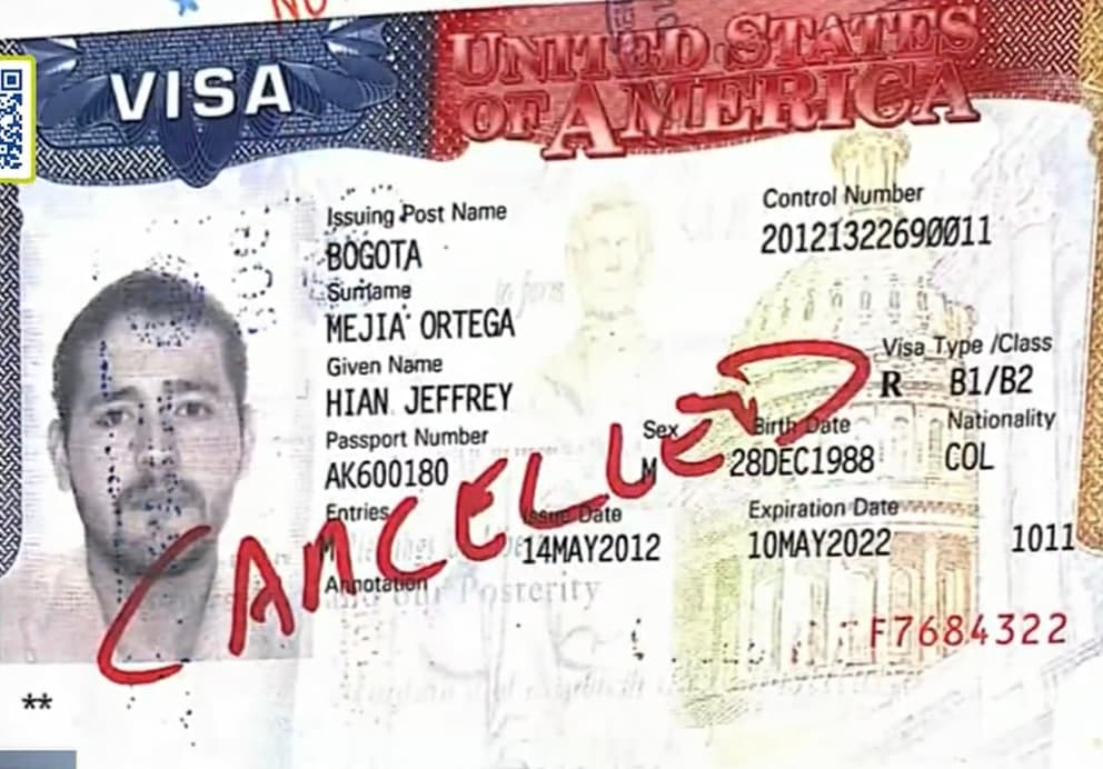 Tras el velorio y sin las posibilidades de conseguir un empleo, Mejía decidió volver a EEUU junto a su madre para seguir con el ritmo de vida sano y estable que había construido. 
<b>Para su mala fortuna, un agente de inmigración en Florida les negó la entrada y sus visas fueron canceladas.</b>
<br>