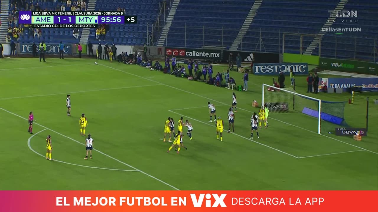 ¡Katy 'Killer' sale en el carrito de las desgracias! Se lesiona la rodilla