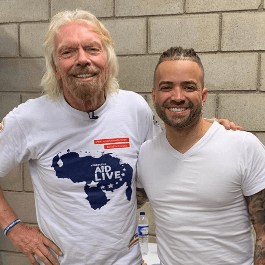 El cantante venezolano Nacho formó parte de la organización del evento, comandado por el millonario Richard Branson.