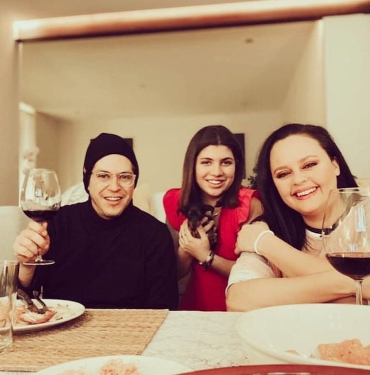 Sin embargo, ha podido experimentar la maternidad con su
<b> hijastra Aitana</b>, quien es hija de su esposo Dorio Ferreira.
<br>