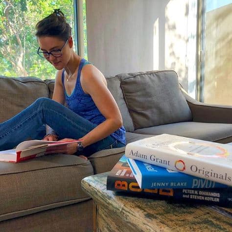 "[...] Por otro lado, en esta semana subiré al fin un website muy peculiar, con videos, un blog realmente interesante y un podcast donde toco muchos temas que ustedes me han pedido. Estoy emocionada, asustada y me río sola por los rincones. Gracias, porque sin su apoyo, no me atrevería a hacerlo.", afirmó Lynda.