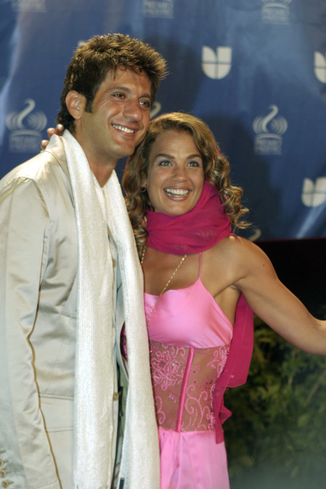 Niurka Marcos y Bobby Larios dieron mucho de qué hablar cuando fueron pareja. En 2004 llegaron a la alfombra muy juntitos. Ellos se conocieron en 2003, pero el amor les duró hasta 2006.