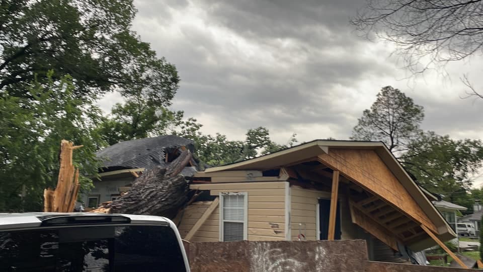 3/4Para el martes, el riesgo de tiempo severo disminuirá, pero por la noche 
<b>aún podríamos enfrentarnos a tormentas, granizo y ráfagas de viento de hasta 55 mph</b>.