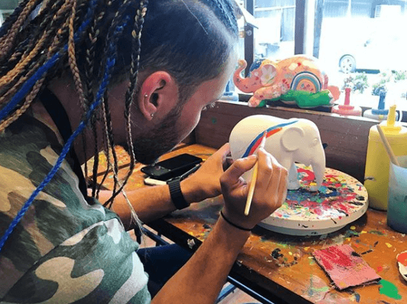 Cabe mencionar que Prince hizo lo propio a su paso por Elephant Parade House ubicado en Chiang Mai, Tailandia.