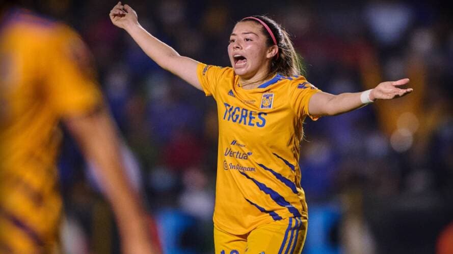 Protestas en Tigres por la salida de Katty Martínez al América
