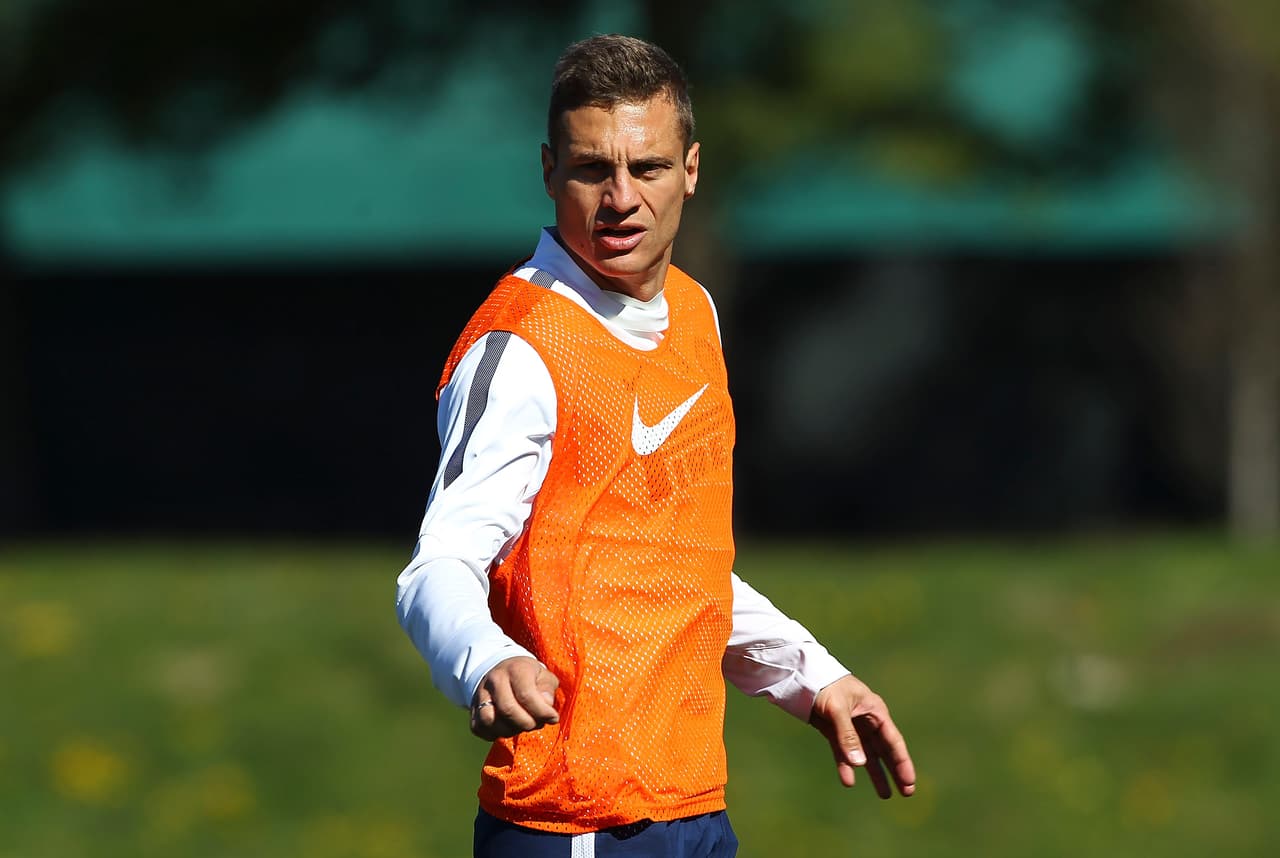 Nemanja Vidic anunció su retiro de las canchas