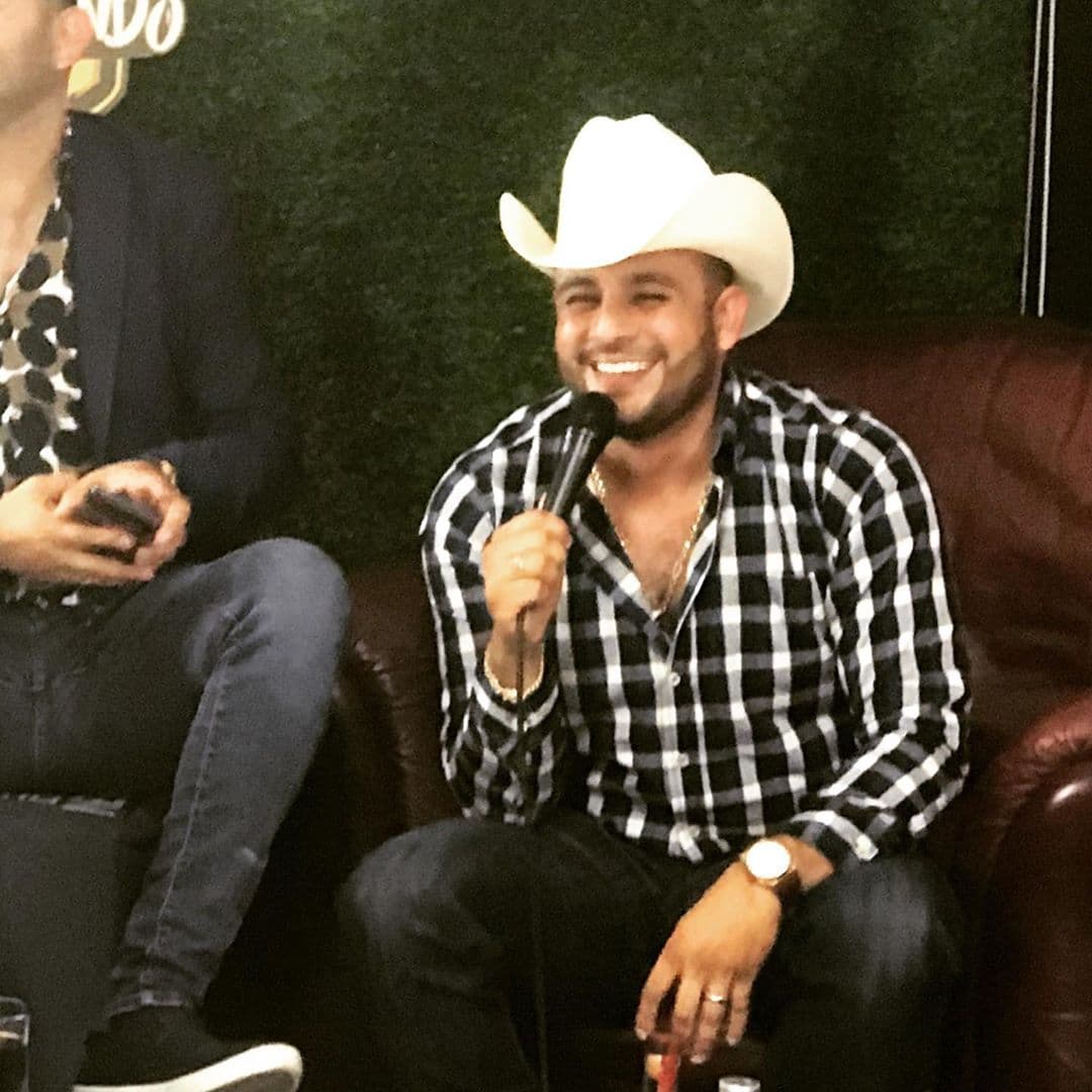 “La gente pedía la serie de Valentín Elizalde y había varias propuestas, pero querían mostrar la serie tipo (la narcoserie) o más apegado a lo que pasó (alrededor de su muerte), y eso no fue algo que nos interesara”, comentó el hermano del cantante, Francisco el Gallo Elizalde, en una entrevista que concedió a 
<a href="https://peopleenespanol.com/celebridades/familia-de-valentin-elizalde-rechazo-una-narcoserie-sobre-el-cantante-y-confirma-que-realizara-su-propio-proyecto-quien-interpretara-al-cantante/" target="_blank">People en Español</a>, el pasado 4 de septiembre.