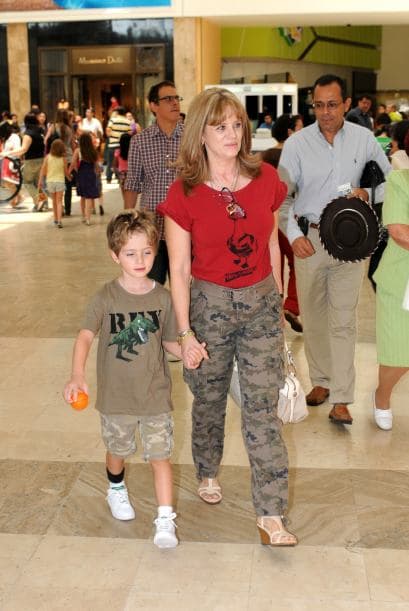 Enamorarse de Ernesto Zedillo junior, hijo del expresidente del mismo nombre, fue el pecado de la actriz Ericka Buenfil, quien quedó embarazada a los dos meses de relación. Zedillo no se hizo cargó del niño y desde ese momento perdieron contacto.