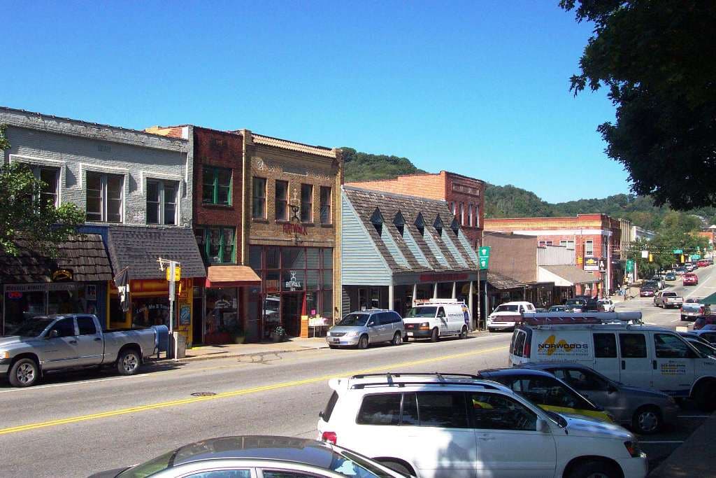 <b>Ciudad</b>: Boone
<br>
<b>Porcentaje de oscuridad</b>: 85.29%
<br>
<b>Hora de inicio</b>: 1:53 p.m.
<br>
<b>Punto máximo</b>: 3:11 p.m.
<br>
<b>Hora de finalización</b>: 4:26 p.m.
<br>
<b><a href="https://maps.app.goo.gl/1DqE7f9mphW45Pnf9">Cómo llegar</a></b>