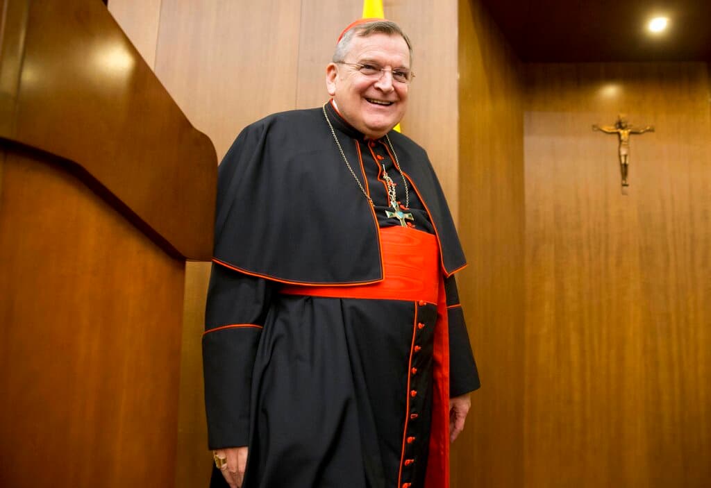 El cardenal Raymond Leo Burke en la presentación de su libro en Roma, en octubre de 2015.