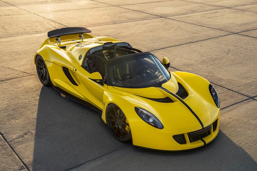 <b>Hennessey Venom GT Spyder</b>
<br>Precio: +US$1,000,000
<br>Velocidad Máxima: 280mph (448km/h)
<br>0 – 60 mph: 2.4 segundos
<br>Motor: V8, 7.0Lts. twin-turbo
<br>Potencia: 1,244hp @7,200rpm